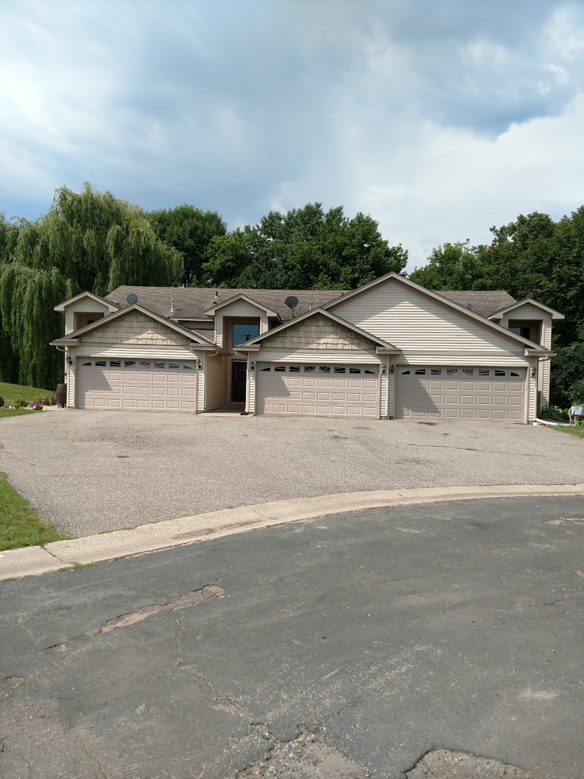 821 Creekside Circle - 1